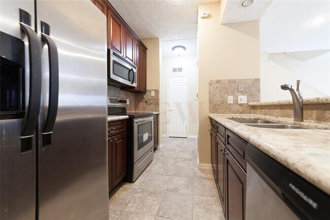 Building Photo - 3780 Tanglewilde St