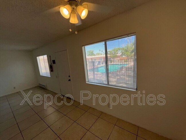 Building Photo - 556 E Chuckwalla Rd