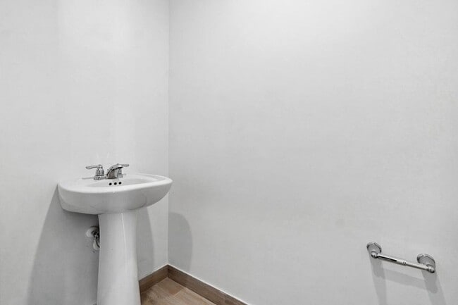 Building Photo - Lakeshore at the Fountains