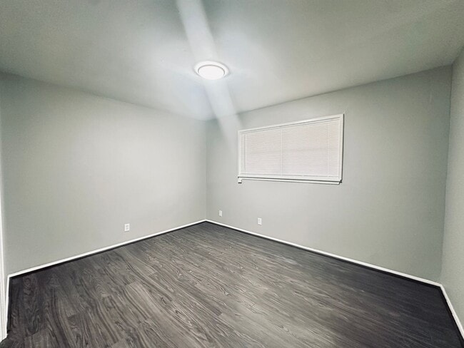 Building Photo - 425 Zephyr Dr