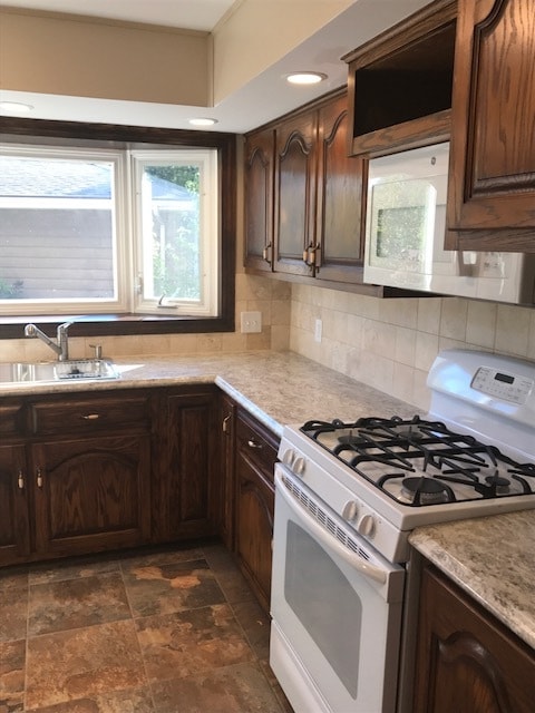 Building Photo - 512 Carlyle Ln