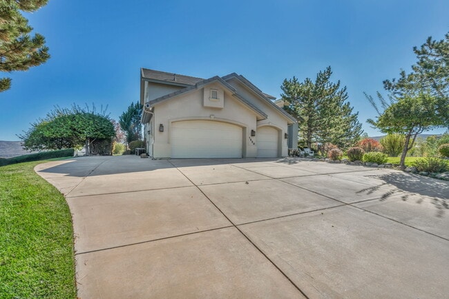 Building Photo - 1520 Taos Ln