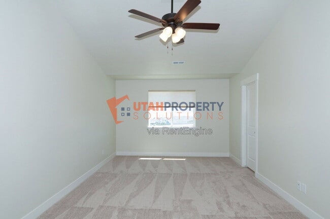 Building Photo - 1353 W Quailhill Rd