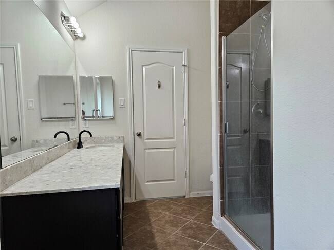 Building Photo - 5231 Lagoon Ct