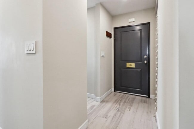 Building Photo - 1155 N La Cienega Blvd