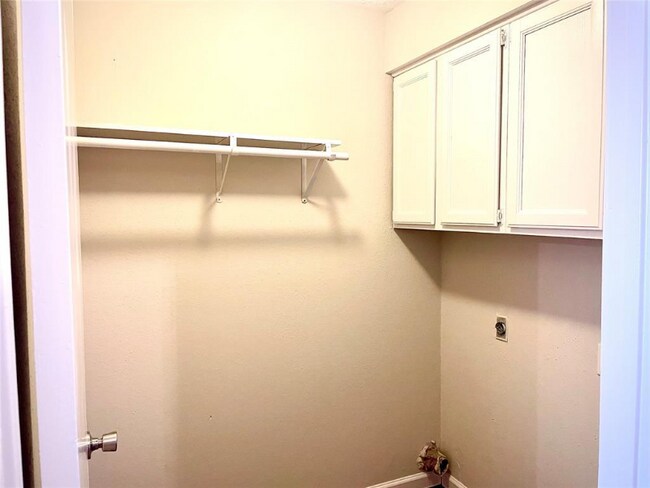 Building Photo - 22226 Meadowhill Dr