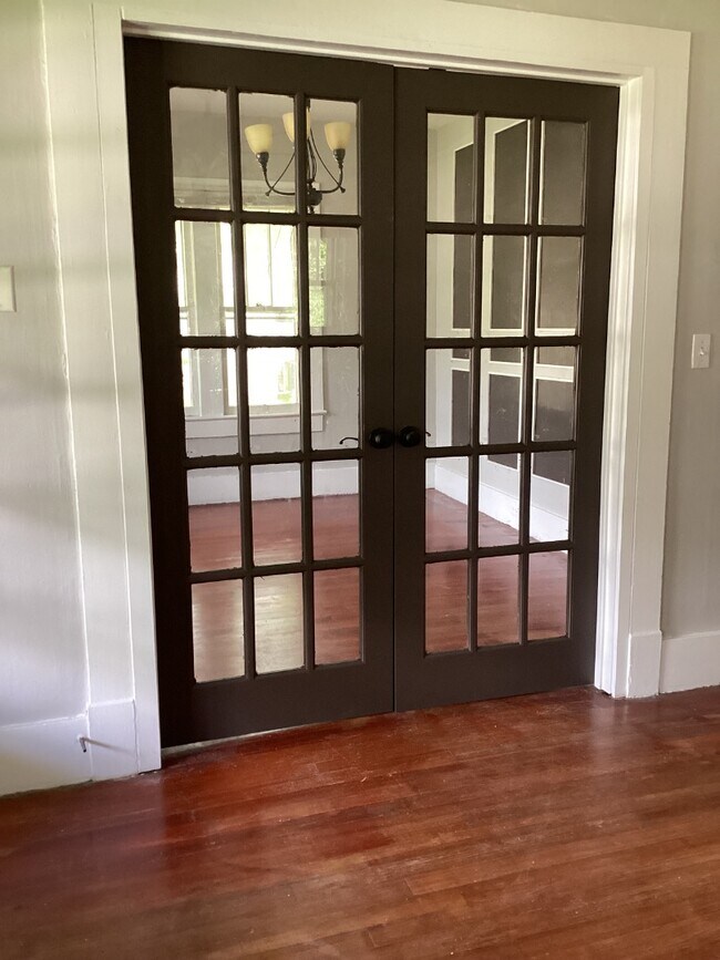 Building Photo - 2404 Whitesburg Dr