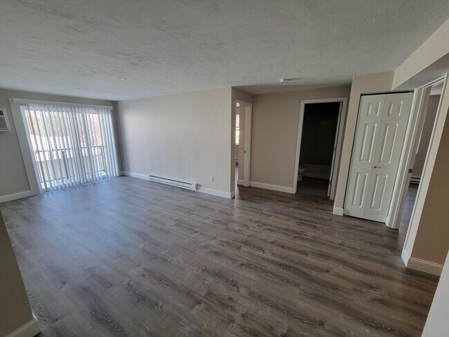 Building Photo - 46 Edgeworth St