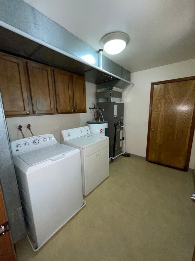 Building Photo - Cute Home with large yard in Hillsboro