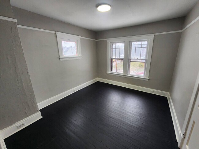 Building Photo - 552 E 120th St