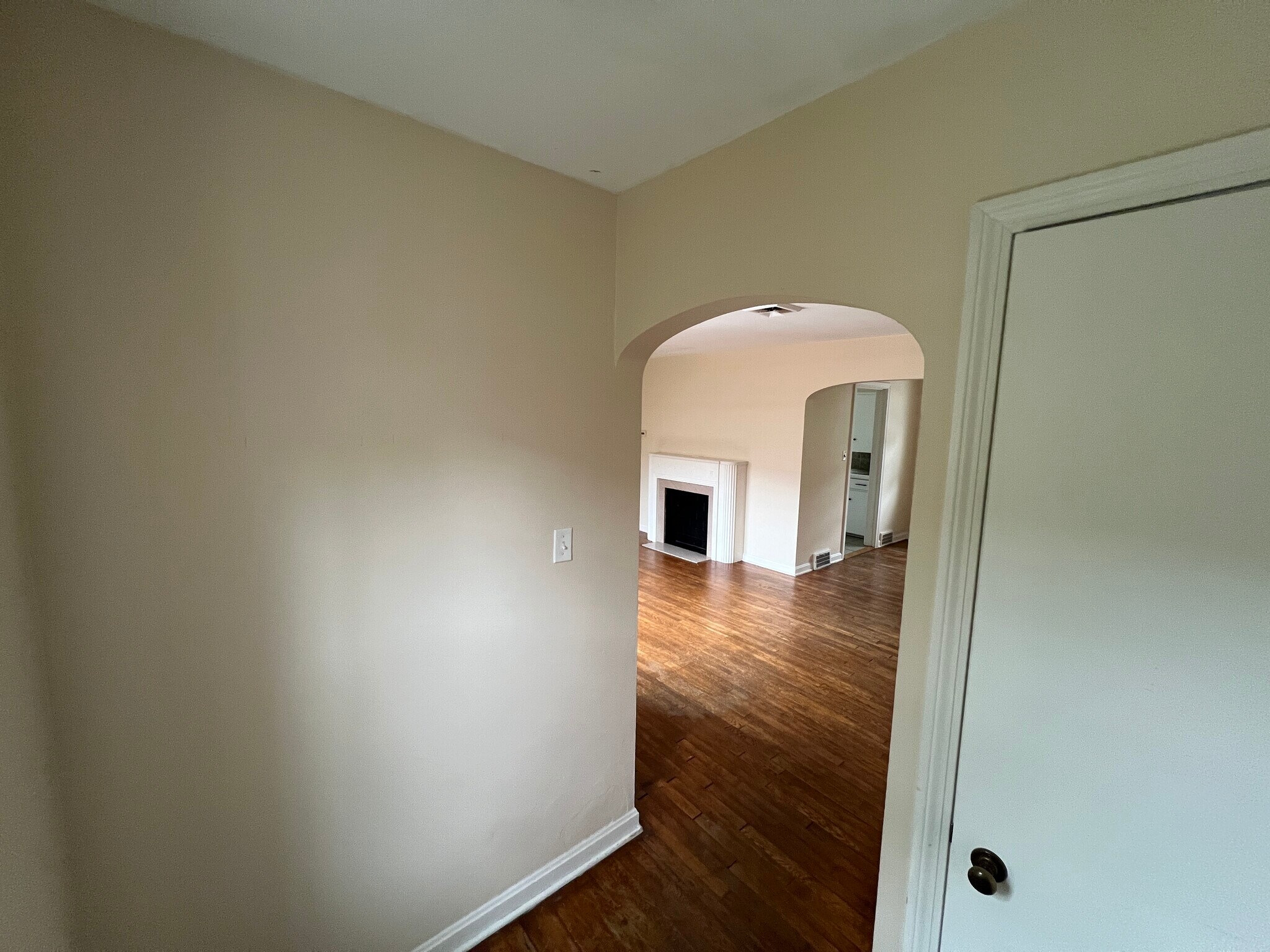 Entry & Closet - 141 N. Rose Blvd