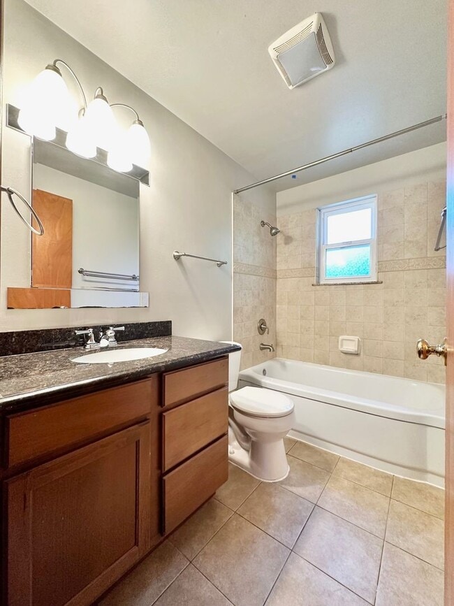 Building Photo - 3BR/1+1BA Single Family House - Bellevue