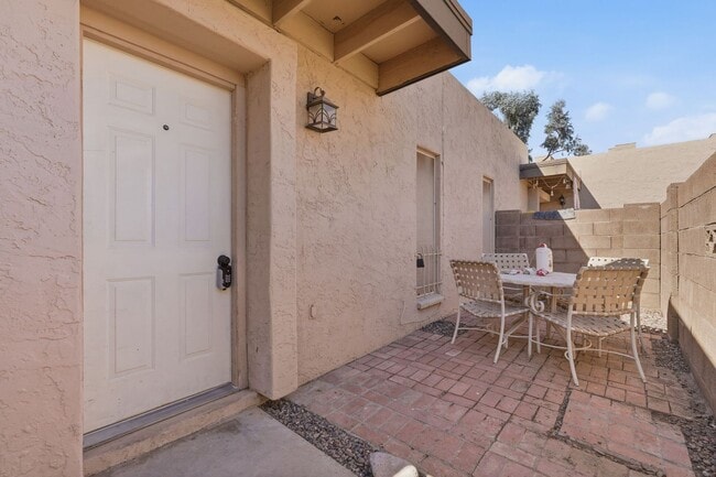 Building Photo - REMODELED! One Bedroom/One Bath in Historic Downtown Mesa