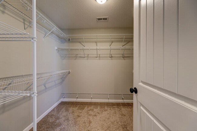 Building Photo - 1008 Meadowview Ln