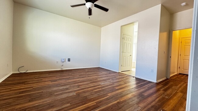 Building Photo - Eastside (Stella and Kolb) 4 bedroom  2 bath house with 2 car garage near Lakeside Park!