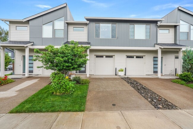 Primary Photo - Beautiful 3 Bed, 2.5 Bath Rental Home in H...