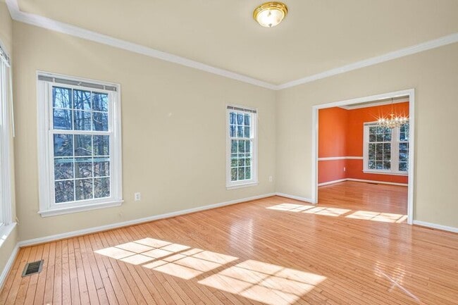 Building Photo - 655 Lancaster St