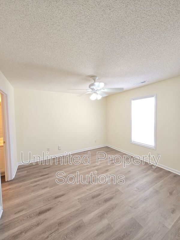 Building Photo - 5010 Hunters Trail