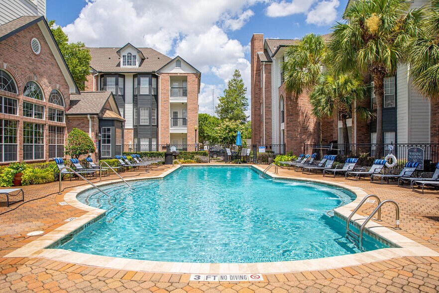 Whitney at The Heights 2424 E TC Jester Blvd Houston TX 77008