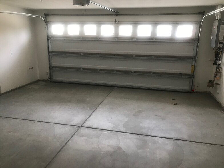 Garage - 7155 Citrus Ave