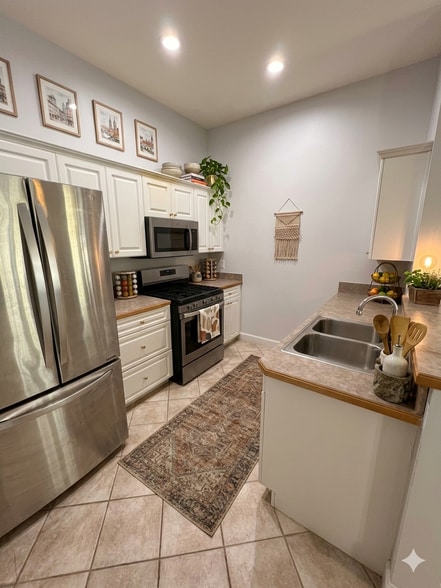 Kitchen Staged - 4965 SW 91st Ter