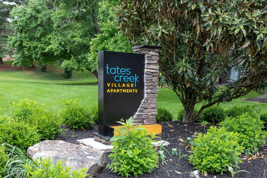 Tates Creek Village 3051 Kirklevington Dr Lexington KY 40517