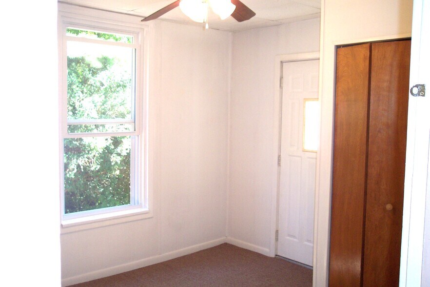 Building Photo - 49 Boundary St