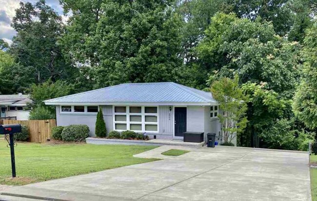 Building Photo - MOVE IN SPECIAL!! LIMITED TIME ONLY!! FIRS...