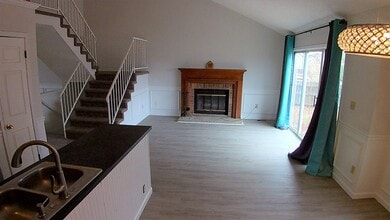 Building Photo - Experience Aurora living in this spacious ...