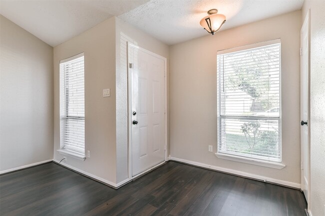 Building Photo - 1126 Oxford Dr