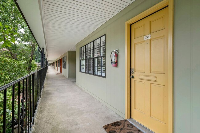 Building Photo - PRICE DROP! Downtown Durham! 1bd/1ba Trini...