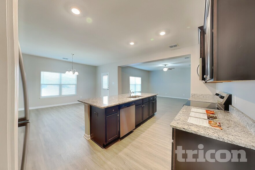 Building Photo - 10918 Chatham Ct
