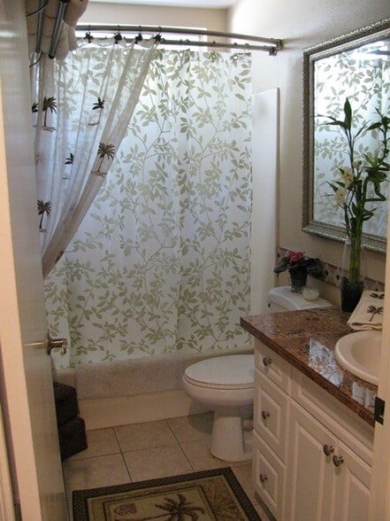 Bathroom - 25032 Terrace Lantern