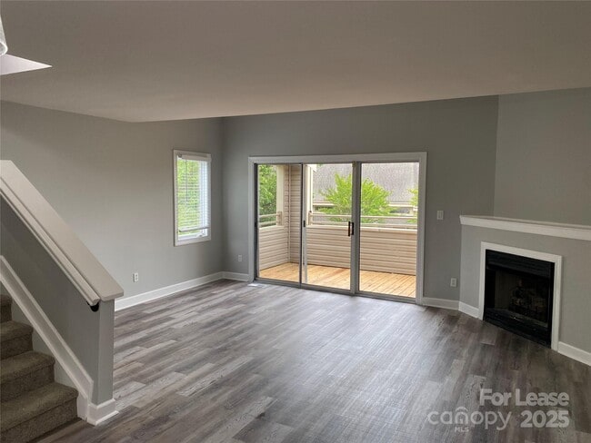 Building Photo - 14550 Waterside Dr