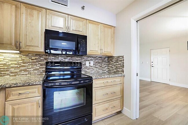 Building Photo - 7186 Promenade Dr