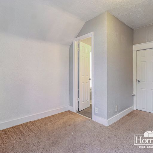 Building Photo - 4 bedrooms in River Park!