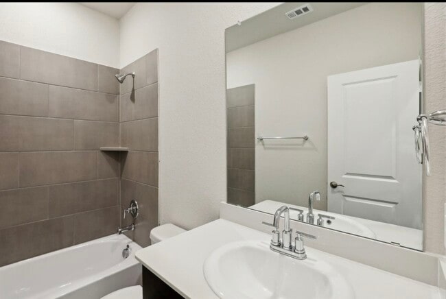 Building Photo - 519 Willet Dr