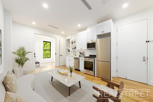 Building Photo - Brand New 3 Bed 3 Bath in Bed Stuy Brownst...