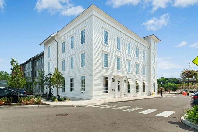 Building Photo - 15 Corbin Dr