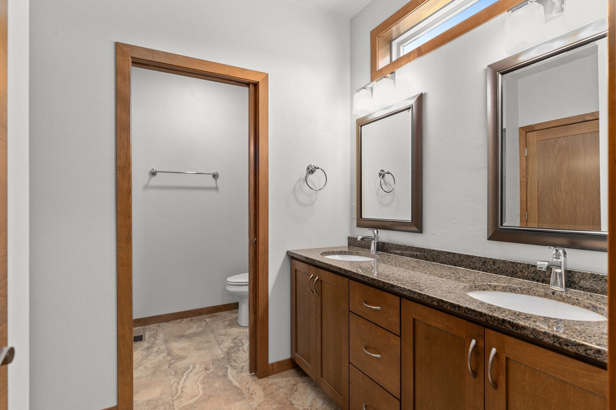 Building Photo - 1141 E Banta Ct