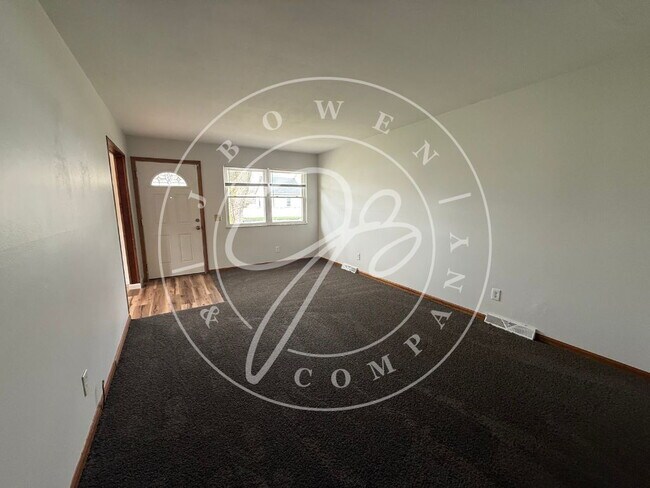 Building Photo - Charming 3-Bedroom Home on Curson Drive with fenced backyard.