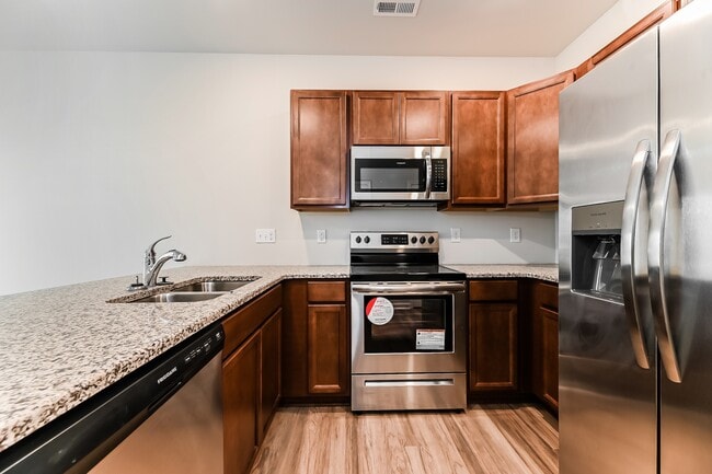 Building Photo - 2804 Summer Townes Wy