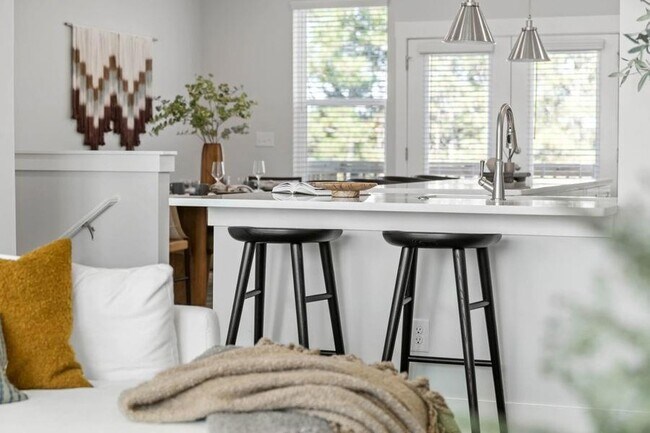 Building Photo - 1575 Cedars Rd SE