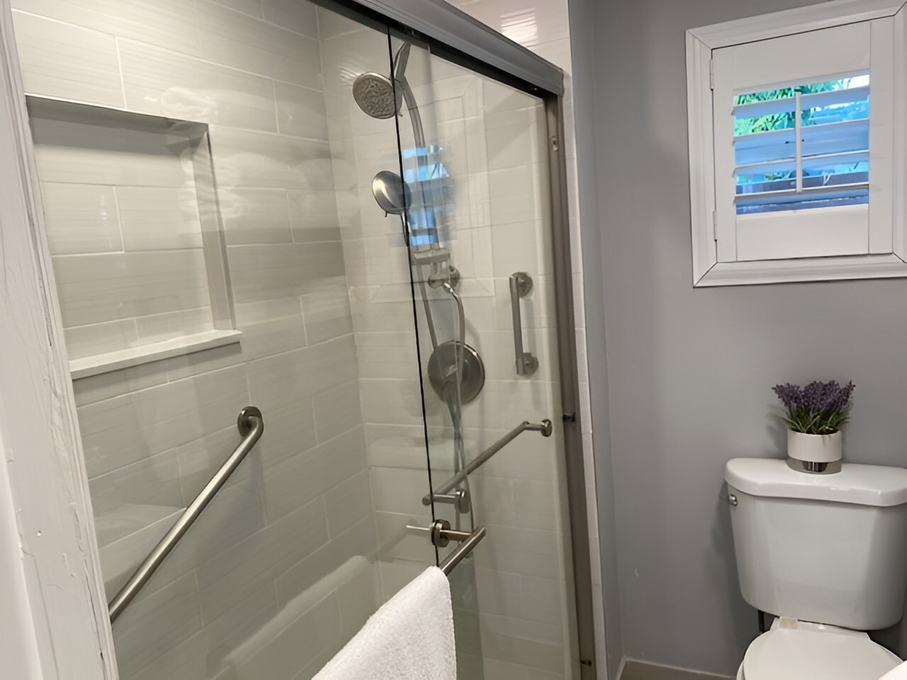 Shower - 117 NW 47th Ter