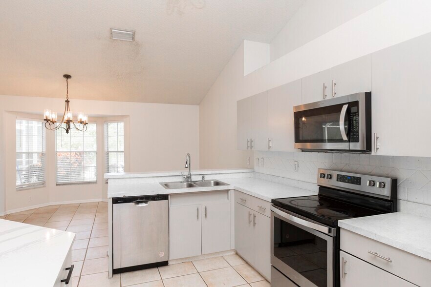 Building Photo - 7201 Forestedge Ct