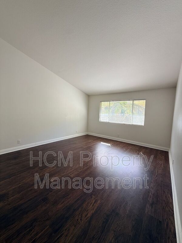 Building Photo - 827 S Shanada Ct