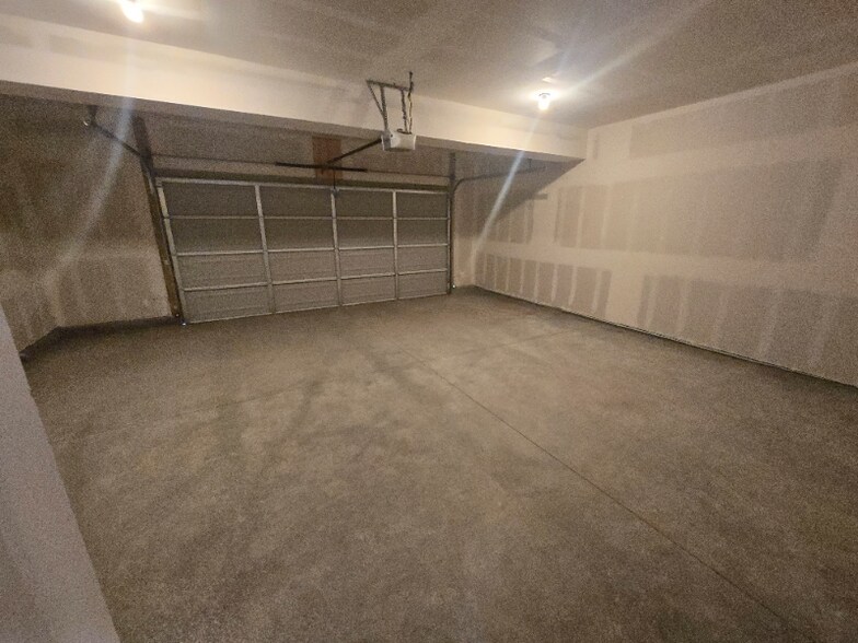 Building Photo - 4828 River Roads Dr