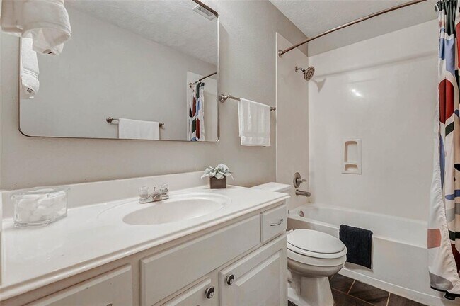 Building Photo - 18455 Sunrise Pines Dr