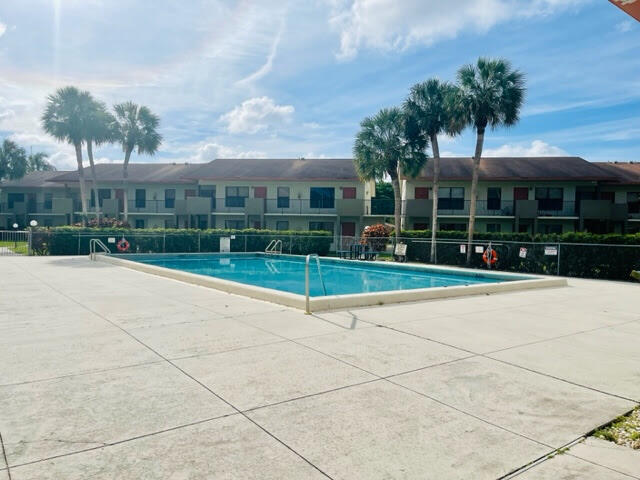 Building Photo - 5571 Courtyard Dr