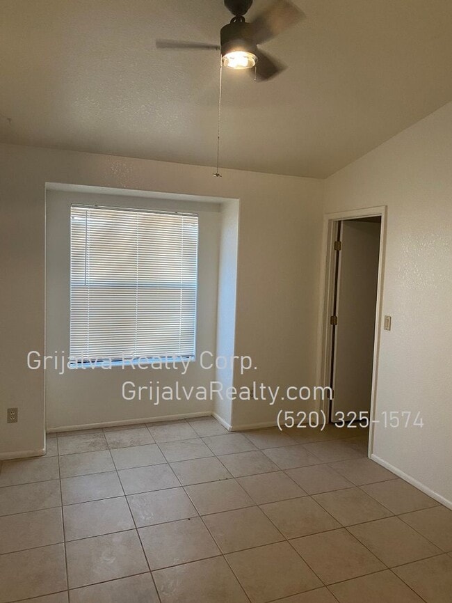 Building Photo - 3 Bed, 2 Bath House for Rent in Rita Ranch...